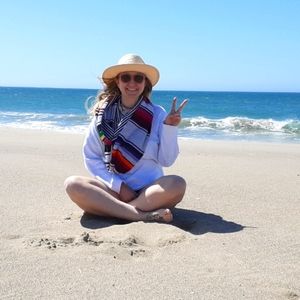 HELLO COME CHECK OUT MY CLOSET